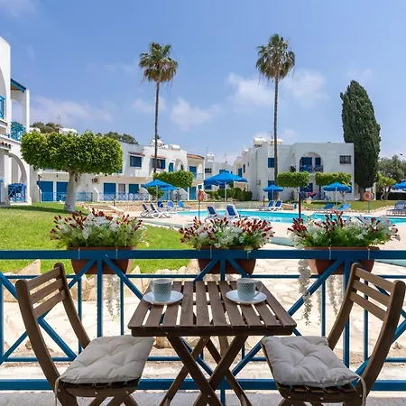 Sea Breeze 1-br In Apartment Pyla