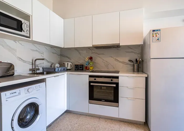 Апартаменты Sea Breeze 1-br In